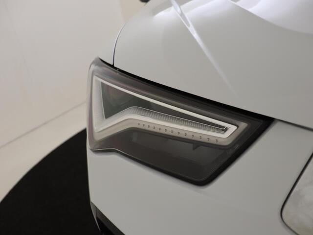 Seat ATECA 1.5 TSI Style Business Intense | Climate control | Trekhaak | Achteruitrijcamera | Navigatie | 17 inch LM velgen | Digitale cockpit