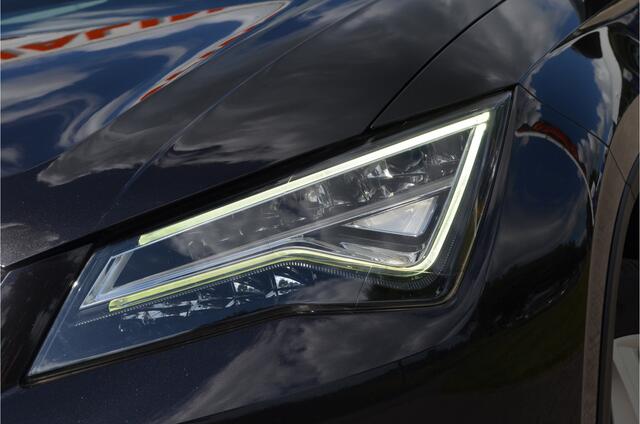 Seat ATECA 1.0 EcoTSI Virtual Cockpit | Carplay | a.Camera | LED koplampen | Metallic zwart | Getint glas | Climate | Cruise | LMV