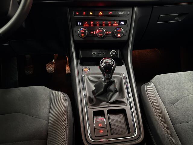 Seat ATECA 1.0 EcoTSI Style Business Intense METALLIC KEYLESS CAMERA TREKHAAK