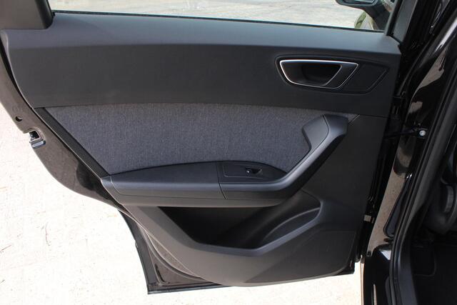 Seat ATECA 1.5 TSI ACC, Carplay, Full-LED, Parkeer assistent, Achteruitrijcamera, NAVI, Climate control, Parksens. V en A, 17" LMV