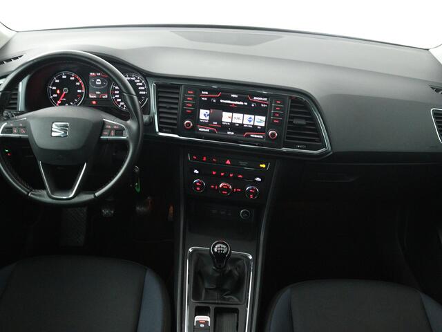 Seat ATECA 1.0 EcoTSI Style Business Intense | Wegklapbare Trekhaak | Camera | Apple Carplay/ Android Auto | Nederlandse Auto |
