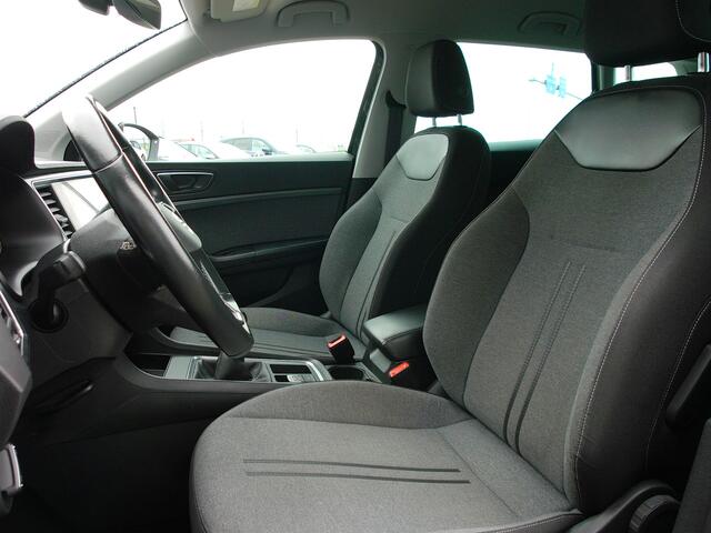 Seat ATECA 1.5 TSI Style Business Intense Trekhaak / Carplay + Android Auto / Virtual Cockpit / Camera + Sensoren / Stoel + Stuurverwarming / 17'' LMV