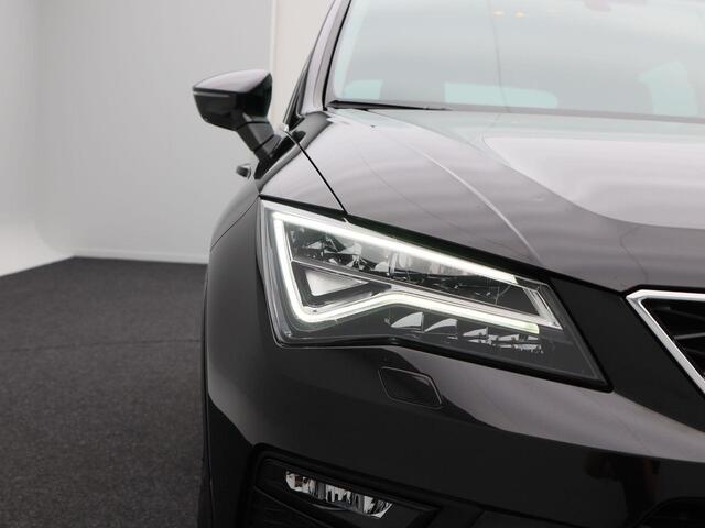 Seat ATECA 1.0 EcoTSi 110 Pk Style Business Intense | Full LED | Trekhaak | Stoelverwarming | Camera | CarPlay | Alcantara | Cruise Control | 17 Inch |
