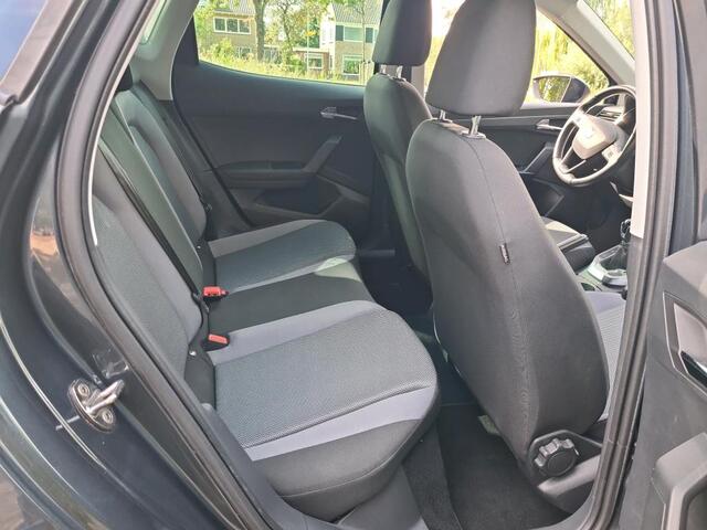 Seat Arona 1.0 TSI 95pk Style Business Intense / Trekhaak / Climate control / App-connect / Navigatie / Parkeersensoren voor + achter / Achteruitrijcamera / 16''LMV