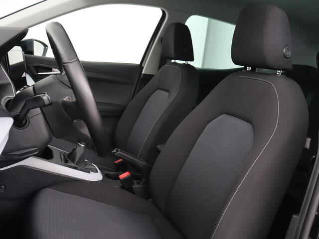 Seat Arona 1.0 TSI Style Intens | Stoelverwarming | Carplay | Virtual Cockpit | Navigatie | Full LED | Climate control | Parkeerhulp | DAB | Cruise control | Bluetooth | Getint glas