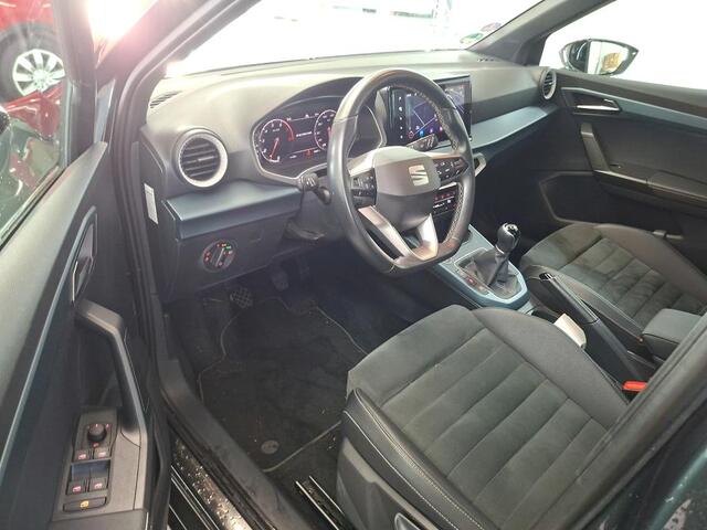 Seat Arona 1.0 TSI 95PK Xperience / LED / Stoelverwarming / App-connect / Parkeersensoren V+A / Achteruitrij camera / Donker glas / 18''LMV