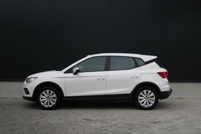 Seat Arona 1.0 TSI Style 95pk - Airco - Cruise - Navigatie - Carplay - Draadloos laden - All Season - Trekhaak - Rijklaar