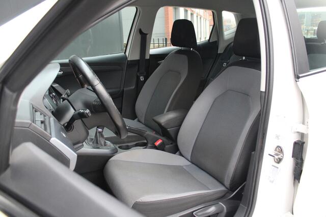 Seat Arona 1.0 TSI Style 95pk - Airco - Cruise - Navigatie - Carplay - Draadloos laden - All Season - Trekhaak - Rijklaar