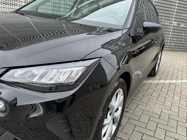 Seat Arona 1.0 TSI Style Business Connect Stoelverwarming / Parkeersensoren / Climatronic