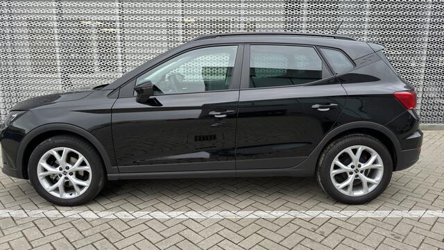 Seat Arona 1.0 TSI Style Business Connect Stoelverwarming / Parkeersensoren / Climatronic