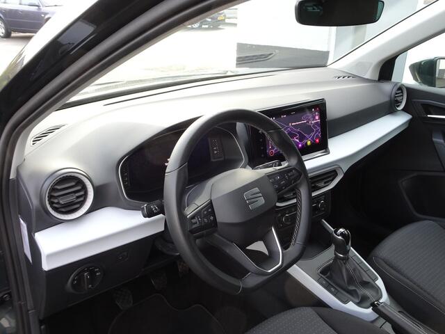 Seat Arona 1.0 TSI Style Business Intense Automatische airco, navigatie, licht metalen velgen 17 inch, parkeersensoren, digitaal instrumenten paneel, cruise controle, geen import, enz.