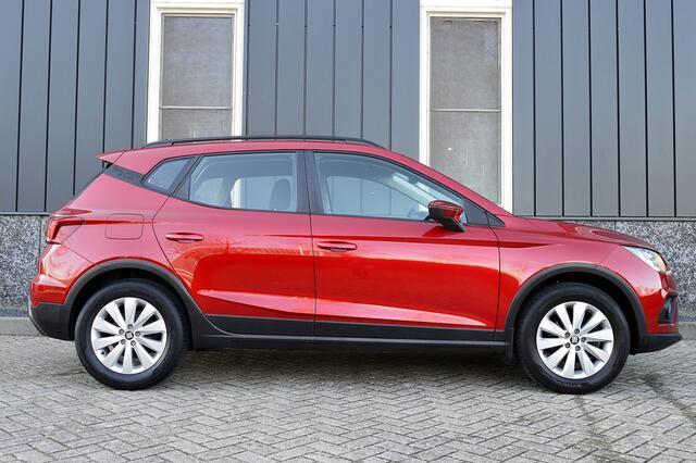 Seat Arona 1.0 TSI Style Business Intense Rijklaarprijs-Garantie Navigatie Airco Trekhaak Apple carplay