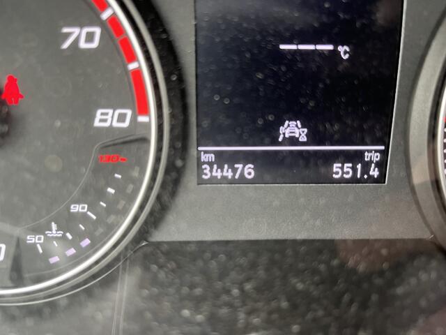 Seat Arona 1.0 TSI FR / AUTOMAAT/ TREKHAAK/ DCC/ PARKEERSENSOREN + CAMERA/ STOELVERWARMING/ DODEHOEK/ BEATS AUDIO/ ACC/ FULL LINK/ NAVI/ DAB/ CLIMA/ 17'' LMV