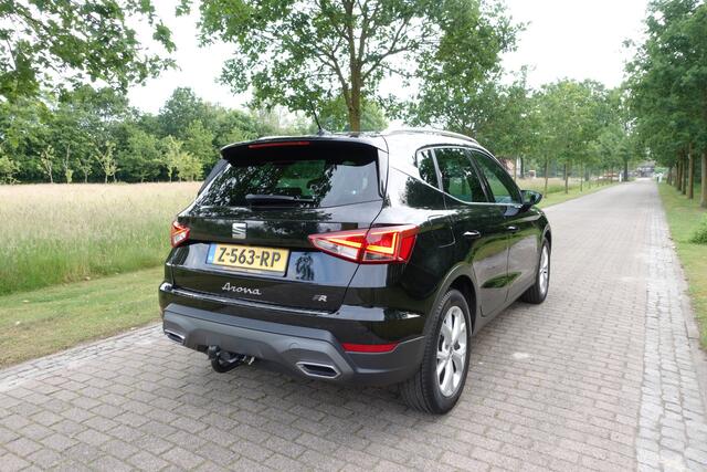 Seat Arona 1.0 TSI FR Business Intense | Trekhaak | ACC | CarPlay | Camera | Stoelverwarming |