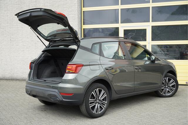 Seat Arona 1.0 TSI Style BJ2023 Lmv 17" | Led | Pdc | App-Connect | Climate control | Cruise control | Getint glas