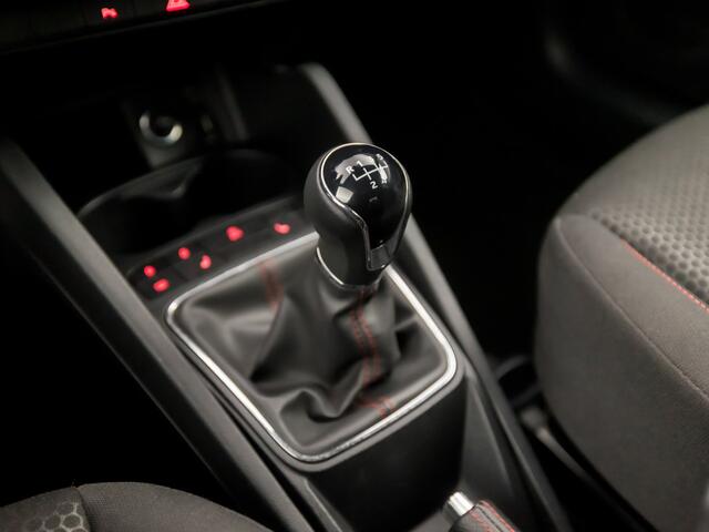 Seat IBIZA 1.0 TSI FR Sport (NAVIGATIE, CLIMATE, STOELVERWARMING, XENON, SPORTSTOELEN, PARKEERSENSOREN, GETINT GLAS, CRUISE, NIEUWE APK, NIEUWSTAAT)