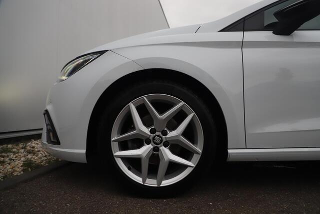 Seat IBIZA 1.5 TSI EVO FR Business Intense 150PK ! Full LED 17 inch LMV Sfeerverlichting Navigatie Achteruitrijcamera Carplay Android Clima Cruise PDC Getint Glas