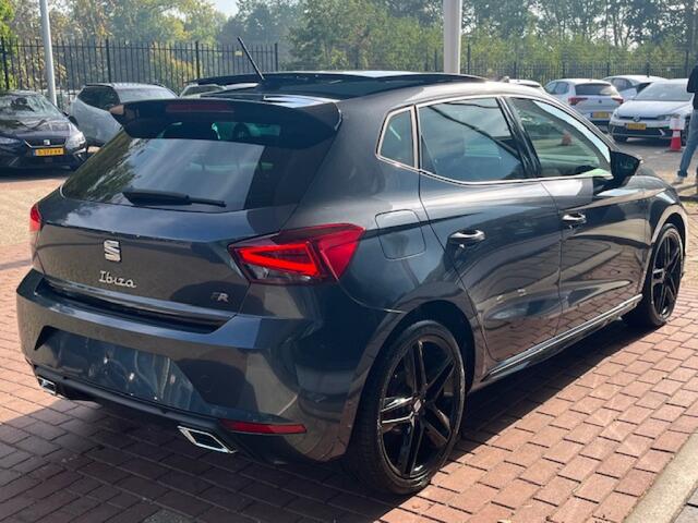 Seat IBIZA 1.0 EcoTSI FR Black Edition / Panorama dak / Virtual cockpit / Suedé bekleding / Keyless / Achteruitrij camera / 18'' LMV
