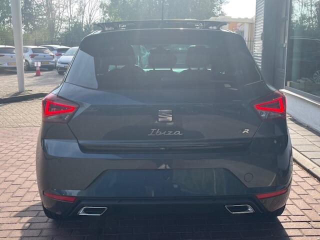 Seat IBIZA 1.0 EcoTSI FR Black Edition / Panorama dak / Virtual cockpit / Suedé bekleding / Keyless / Achteruitrij camera / 18'' LMV
