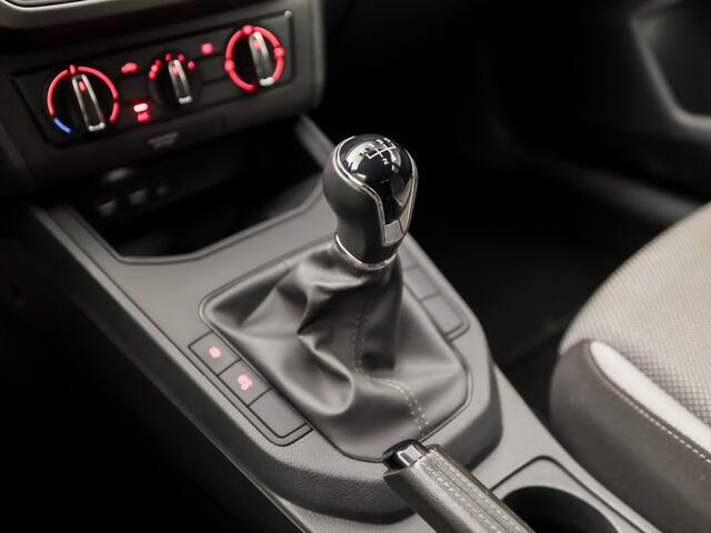 Seat IBIZA 1.0 Sport (APPLE CARPLAY, GROOT NAVI, CRUISE, LM VELGEN, SPORTSTOELEN, BLUETOOTH, DAB+, NIEUWE APK, NIEUWSTAAT)