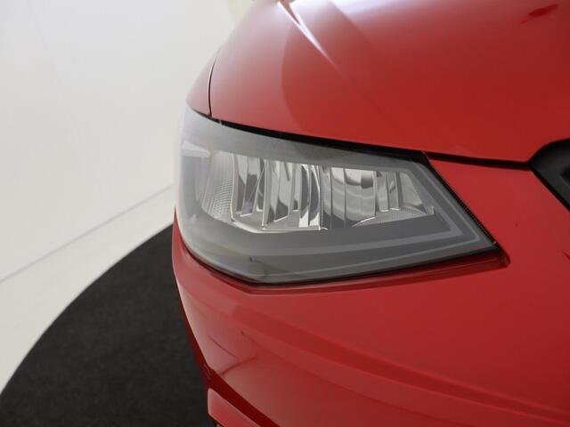 Seat IBIZA 1.0 EcoTSI Style Business Intense | Stoelverwarming | Navigatie | Digital cockpit | Parkeersensoren | CarPlay | Elektrisch inklapbare buitenspiegels | Cruise control | Climate control |