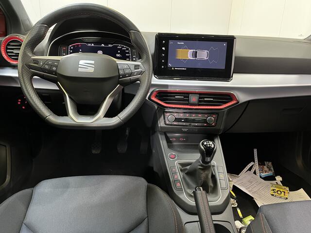 Seat IBIZA 1.0 TSI FR Black Edition / 110 PK/ PANO/ RIJ-MODI/ PARK. SENSOREN + CAMERA / STOELVERWARM./ FULL LINK/ CLIMA/ NAVI/ DAB/ 17'' LMV