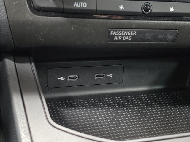 Seat IBIZA 1.0 TSI Style/ Clima/ Cruise/ Elek. pakket/ Isofix/ Bluetooth/ Multi. LEDER. Stuur/ Dagrijverl./ PDC/ Getint glas/ Metallic lak.