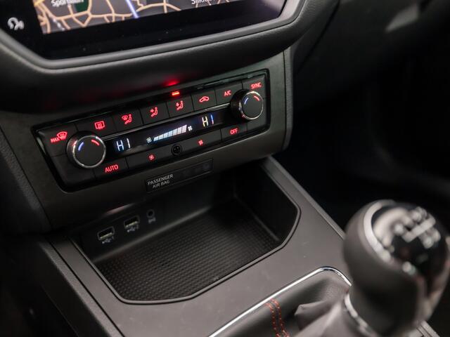 Seat IBIZA 1.0 TSI FR Intense Sport (APPLE CARPLAY, GROOT NAVI, CLIMATE, CAMERA, SPORTSTOELEN, ZWART HEMEL, MODE KNOP, CRUISE, GETINT GLAS, NIEUWSTAAT)