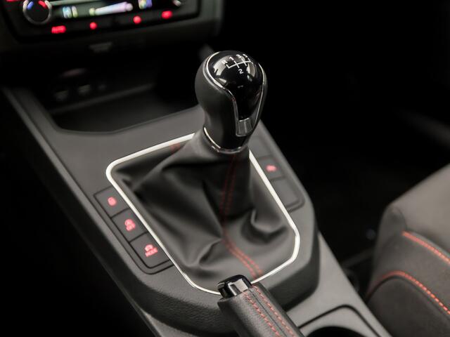 Seat IBIZA 1.0 TSI FR Intense Sport (APPLE CARPLAY, GROOT NAVI, CLIMATE, CAMERA, SPORTSTOELEN, ZWART HEMEL, MODE KNOP, CRUISE, GETINT GLAS, NIEUWSTAAT)