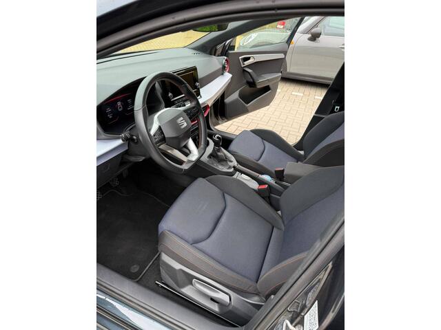 Seat IBIZA 1.0 EcoTSI 95pk FR / Navigatie via App Connect / Parkeersensoren / LED