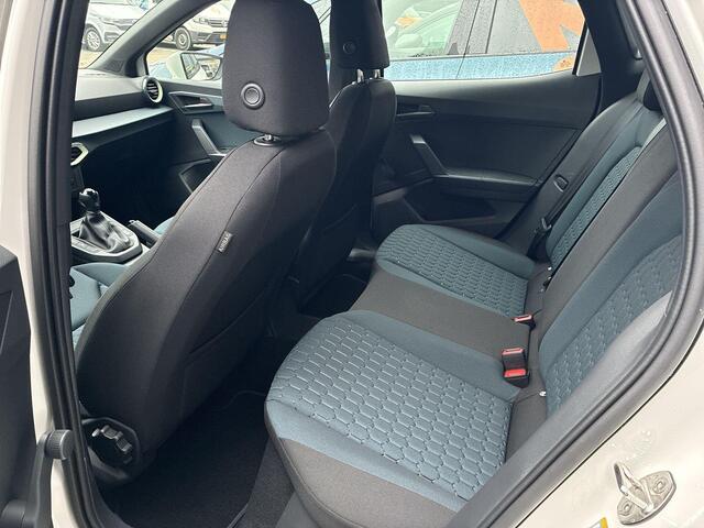 Seat IBIZA 1.0 EcoTSI Style 95PK l Draadloos telefoonlader l 16" Lichtmetalen velgen