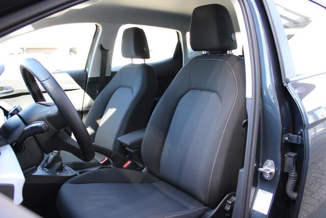 Seat IBIZA 1.0 EcoTSI 95pk Style / Navigatie by APP / Parkeersensoren A / LED / LM velgen 15 inch P4