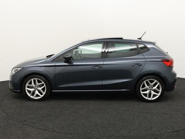 Seat IBIZA 1.0 TSI FR Business Intense Plus Apple Carplay/Android Auto, Draadloze telefoonlader, Elektrisch glazen panorama-dak, Parkeersensor voor en achter, Virtual cockpit, Voorstoelen verwarmd, Cruise control Deze SEAT Ibiza 1.0 TSI FR Business Intense Plus uit 