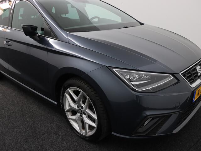 Seat IBIZA 1.0 TSI FR Business Intense Plus Apple Carplay/Android Auto, Draadloze telefoonlader, Elektrisch glazen panorama-dak, Parkeersensor voor en achter, Virtual cockpit, Voorstoelen verwarmd, Cruise control Deze SEAT Ibiza 1.0 TSI FR Business Intense Plus uit 