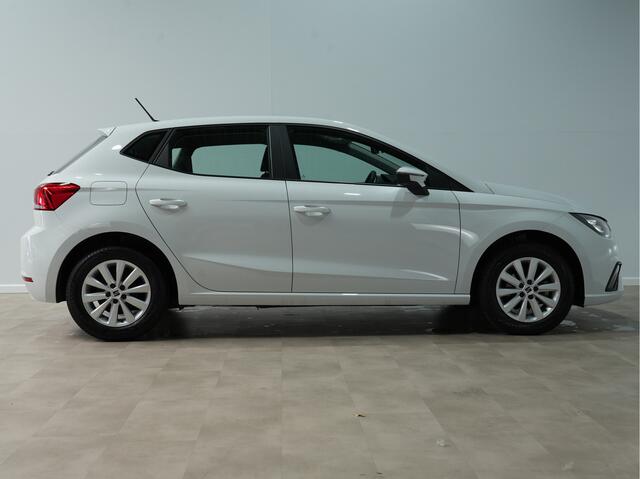 Seat IBIZA 1.0 95pk EcoTSI Style Plus Parkeerstensoren Airco Carplay Navigatie 240