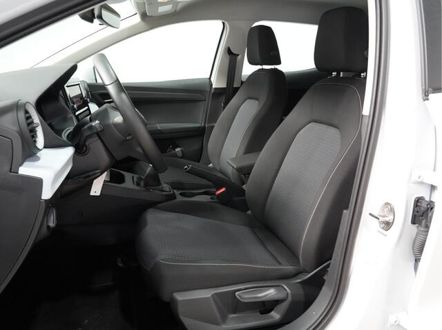 Seat IBIZA 1.0 95pk EcoTSI Style Plus Parkeerstensoren Airco Carplay Navigatie 240