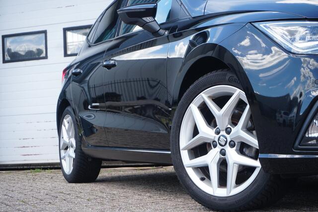 Seat IBIZA 1.0 TSI FR 110 PK 6 BAK Intense Plus | FULL LED| CAMERA | LEDER/ALCANTARA | STOELVERW. | BEATS | TREKHAAK |
