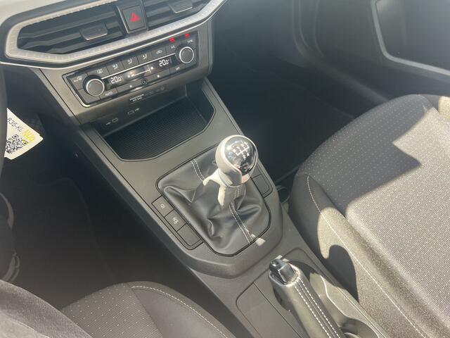 Seat IBIZA 1.0 EcoTSI Style Online / Apple Carplay / 15 Inch / Parkeersensoren / climate control / adaptive cruise
