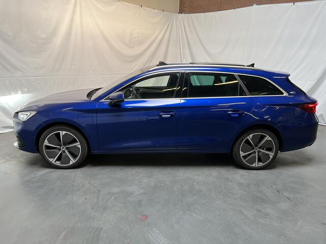 Seat LEON Sportstourer 1.4 TSI eHybrid PHEV Xcellence / AUTOMAAT/ PANO/ ADAPT. CRUISE/ FULL LINK/ RIJ-MODI/ CLIMA/ PARK. SENSOREN + CAMERA/ ELEKTR. STOEL/ STUUR-STOEL VERWARM./ NAVI/ KEYLESS/ MATRIX/ DIGITAL DASH