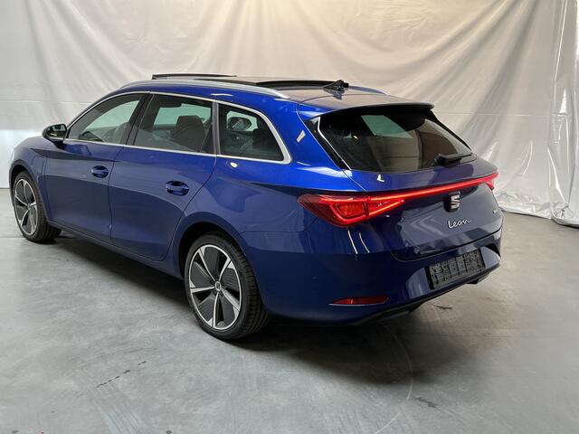 Seat LEON Sportstourer 1.4 TSI eHybrid PHEV Xcellence / AUTOMAAT/ PANO/ ADAPT. CRUISE/ FULL LINK/ RIJ-MODI/ CLIMA/ PARK. SENSOREN + CAMERA/ ELEKTR. STOEL/ STUUR-STOEL VERWARM./ NAVI/ KEYLESS/ MATRIX/ DIGITAL DASH