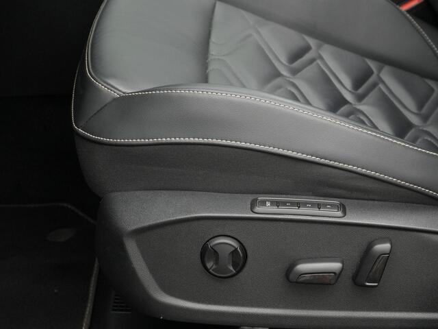 Seat LEON Sportstourer 1.5 eTSI 150 pk DSG Xcellence | Panoramadak | Leder | Beats audio | Stoelverwarming | Keyless | Achteruitrijcamera | 18 inch