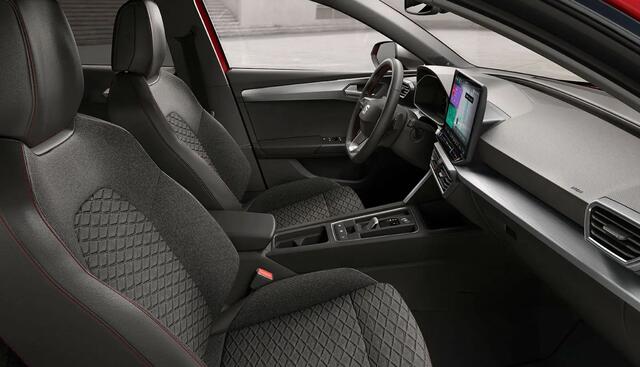 Seat LEON Sportstourer 1.5 TSI e-Hybrid FR Business 'Black Pack' / Wegklapbare trekhaak / Safe & Driving Pack