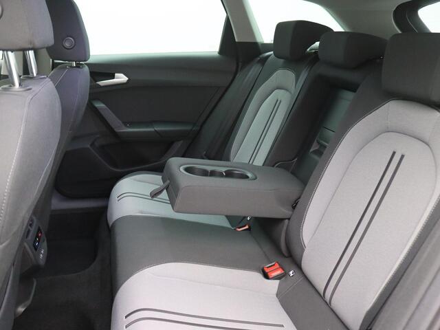 Seat LEON Sportstourer 1.5 eTSI Style Business Intense 150PK DSG Adaptive Cruise Control, Navigatie, Achteruitrijcamera, Getint Glas, Trekhaak, 16" LM Velgen