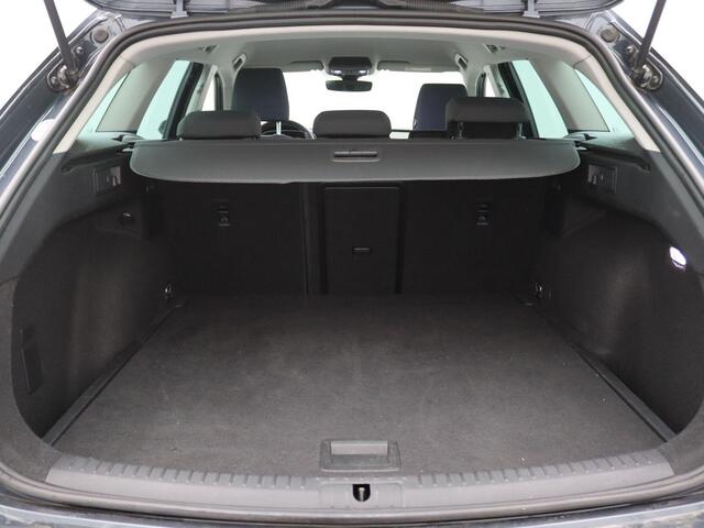 Seat LEON Sportstourer 1.5 eTSI Style Business Intense 150PK DSG Adaptive Cruise Control, Navigatie, Achteruitrijcamera, Getint Glas, Trekhaak, 16" LM Velgen