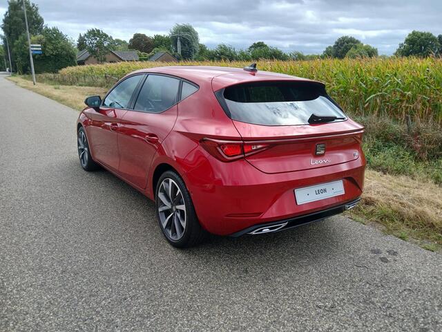 Seat LEON 1.5 TSI FR Business Intense + Technology Pack. + stoelenpakk. + Beats audio + 18 inch etc.