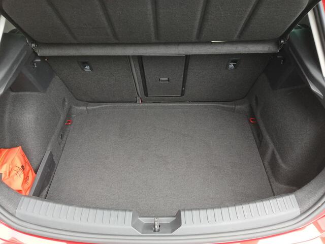 Seat LEON 1.5 TSI FR Business Intense + Technology Pack. + stoelenpakk. + Beats audio + 18 inch etc.