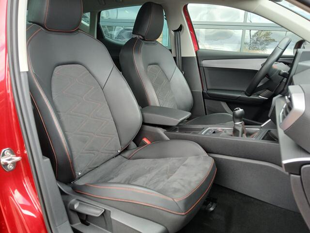 Seat LEON 1.5 TSI FR Business Intense + Technology Pack. + stoelenpakk. + Beats audio + 18 inch etc.