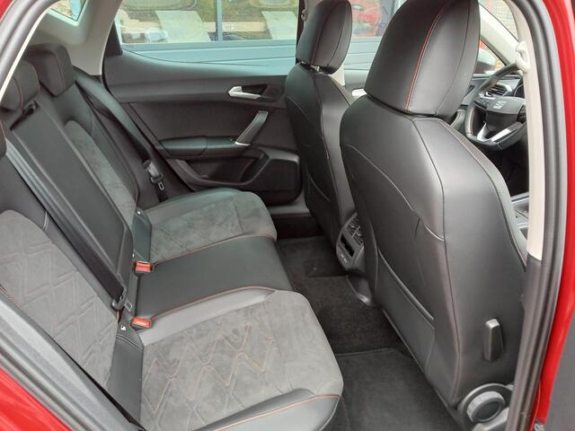 Seat LEON 1.5 TSI FR Business Intense + Technology Pack. + stoelenpakk. + Beats audio + 18 inch etc.
