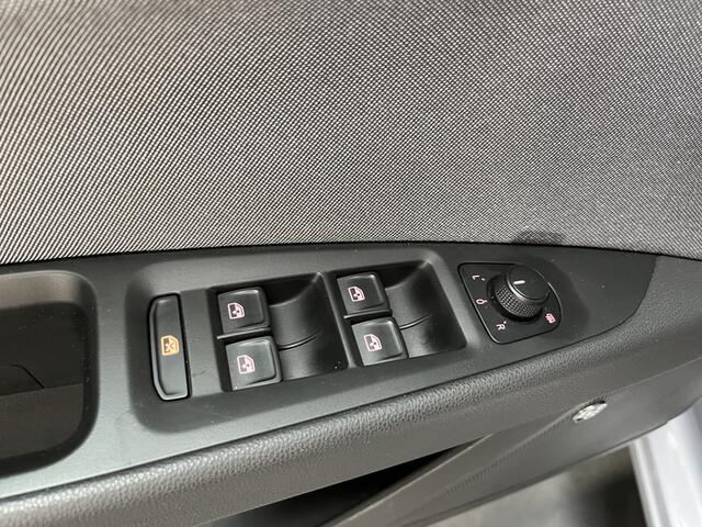 Seat LEON ST 1.0 TSI Style Ultimate Edition / KEYLESS/ BEATS AUDIO/ CRUISE/ LED/ FULL LINK/ BLUETOOTH/ PARK. SENSOREN + CAMERA/ CLIMA/ STOEL VERWARM./ NAVI/ DAB