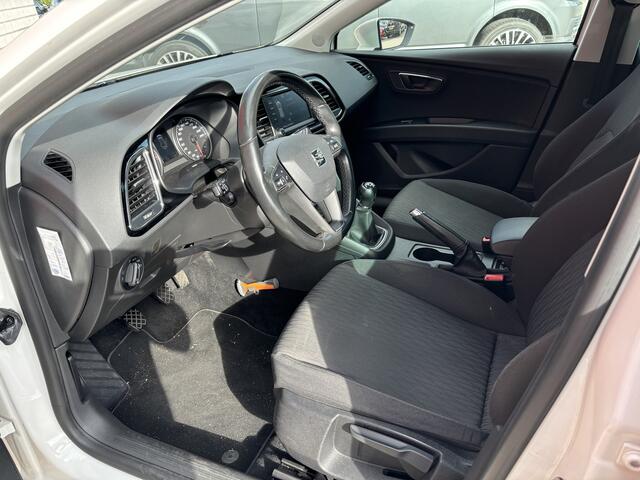 Seat LEON ST 1.0 EcoTSI Style Connect TREKHAAK / CAMERA / FULL LED / CARPLAY / DAB+ / PDC / CLIMA / NL-AUTO